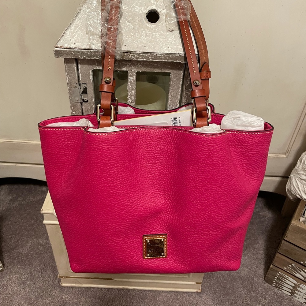 Beautiful, NWT, Deep pink… gorgeous bag!